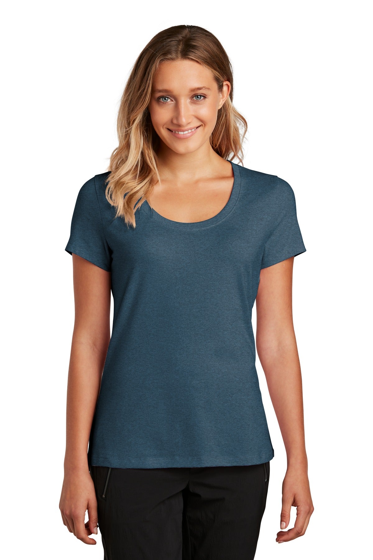 District  ®  Women's Flex Scoop Neck Tee DT7501